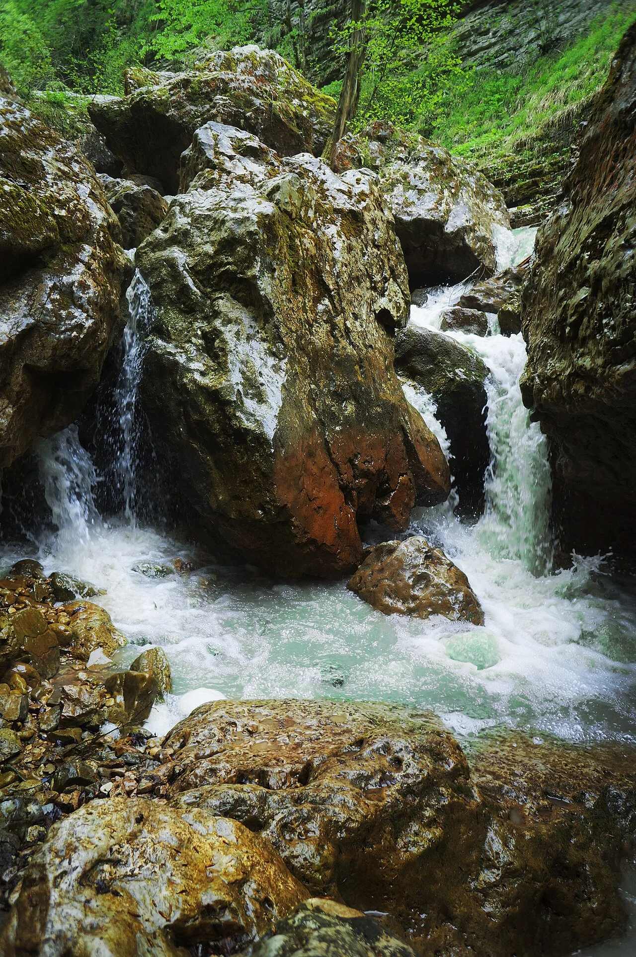 Водопады Руфабго